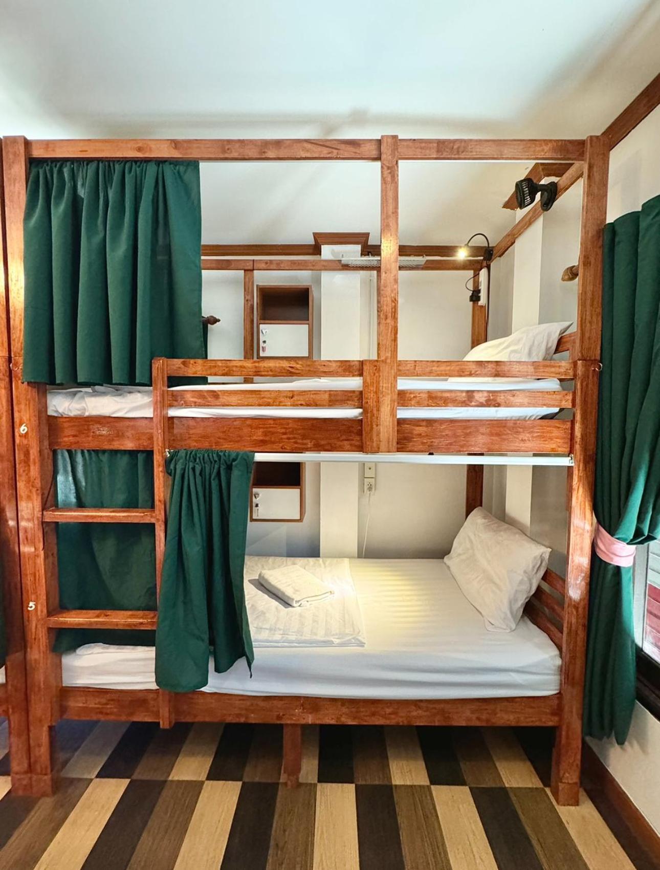 Propaganda Hostel 帕干岛 外观 照片