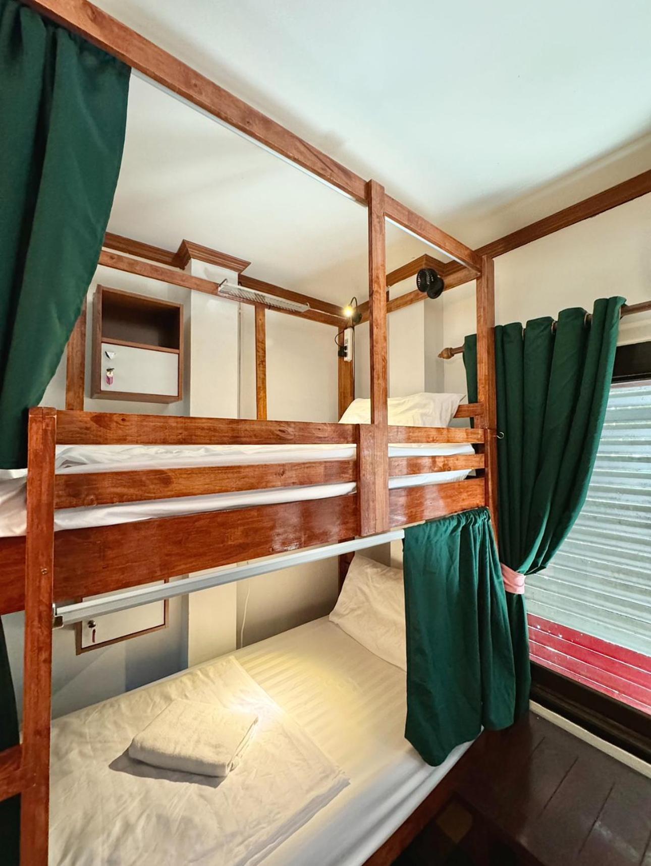 Propaganda Hostel 帕干岛 外观 照片